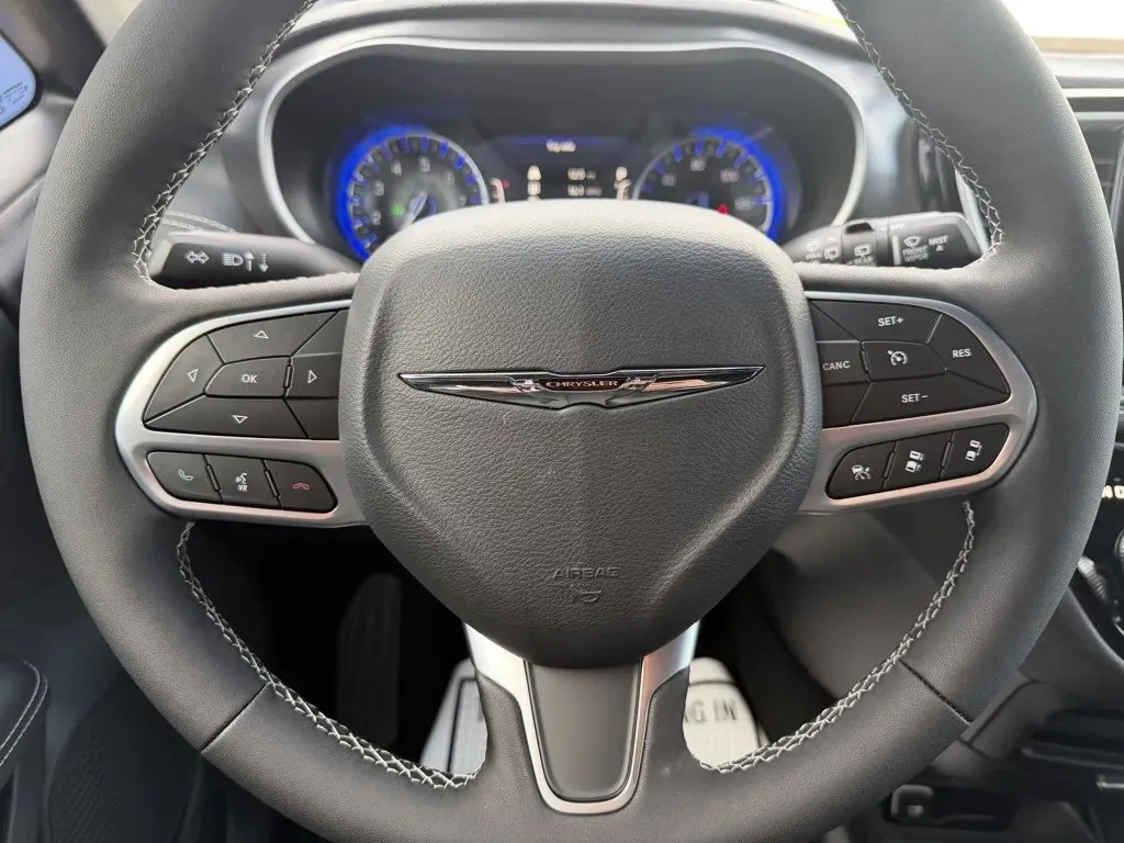 2026 Chrysler Pacifica Select - Photo 15