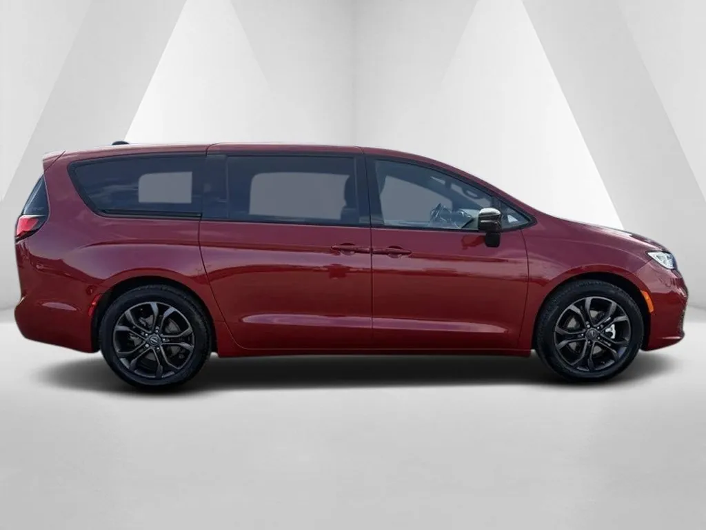 2026 Chrysler Pacifica Select - Photo 8