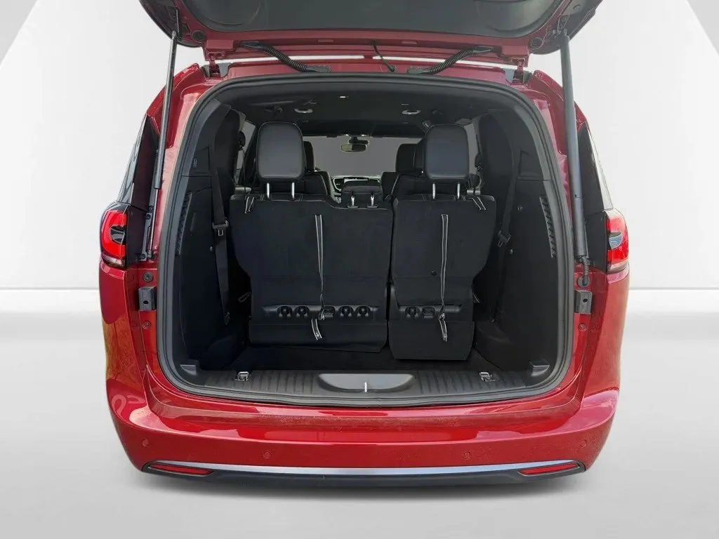 2026 Chrysler Pacifica Select - Photo 38