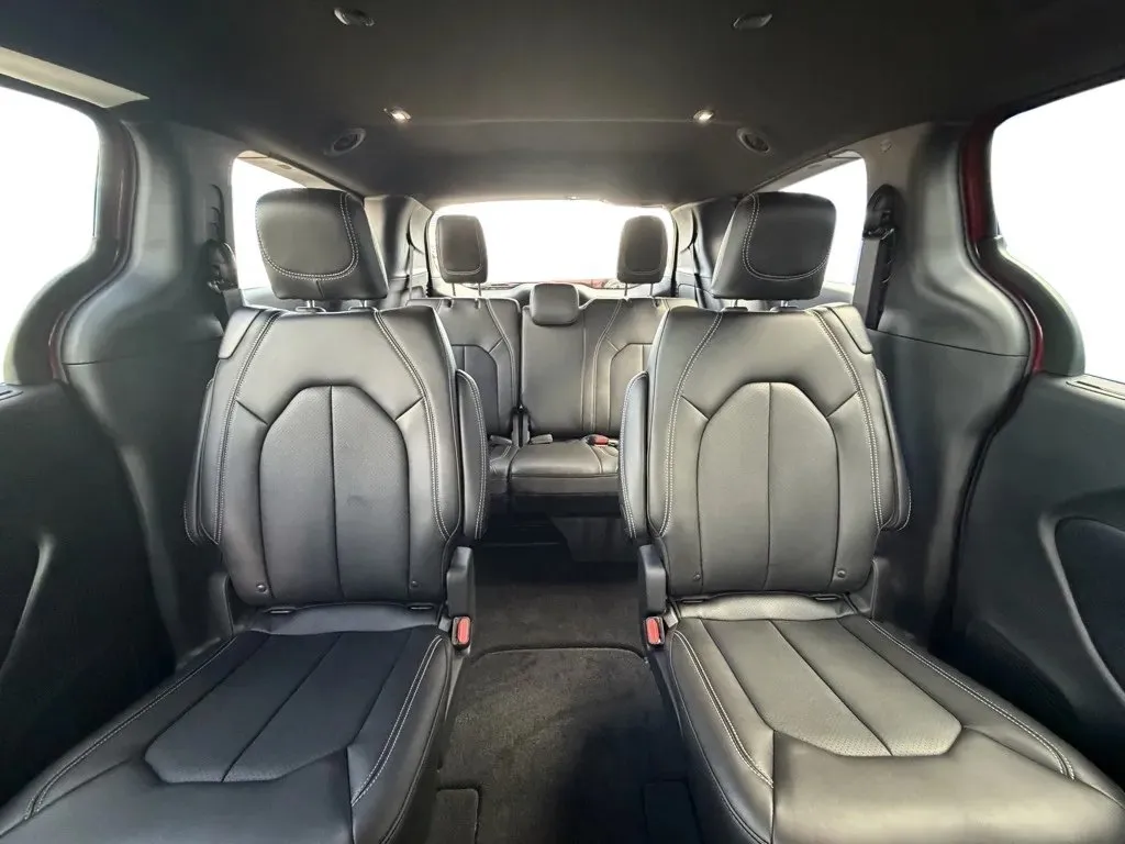 2026 Chrysler Pacifica Select - Photo 29