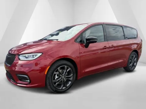 Another view of 2026 Chrysler Pacifica Select for sale in Grayson, KY at Pure Country Automotive