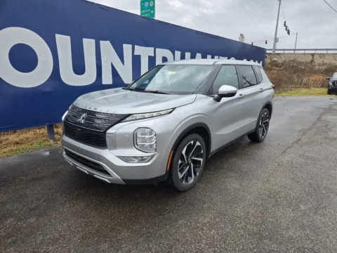 Another view of 2023 Mitsubishi Outlander SE for sale in Grayson, KY at Pure Country Automotive