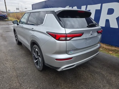 More photos of 2023 Mitsubishi Outlander SE at Pure Country Automotive, KY