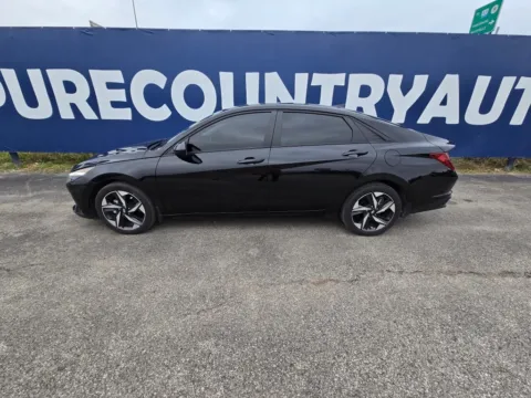 More photos of 2023 Hyundai Elantra SEL at Pure Country Automotive, KY