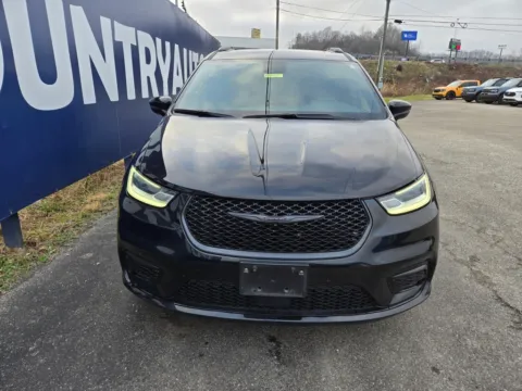 Photos of 2025 Chrysler Pacifica Limited for sale in Grayson, KY at Pure Country Automotive