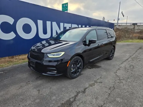 Another view of 2025 Chrysler Pacifica Limited for sale in Grayson, KY at Pure Country Automotive