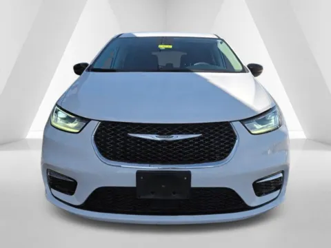 Photos of 2024 Chrysler Pacifica Hybrid Select for sale in Grayson, KY at Pure Country Automotive