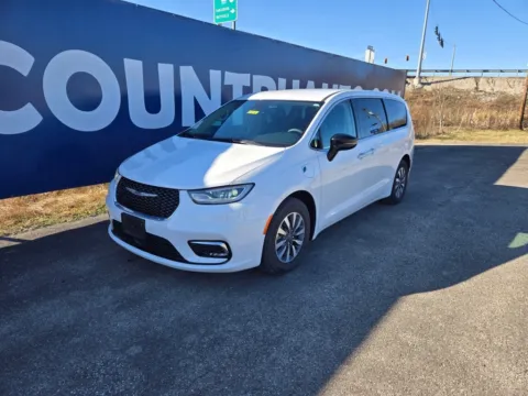 Another view of 2024 Chrysler Pacifica Hybrid Select for sale in Grayson, KY at Pure Country Automotive