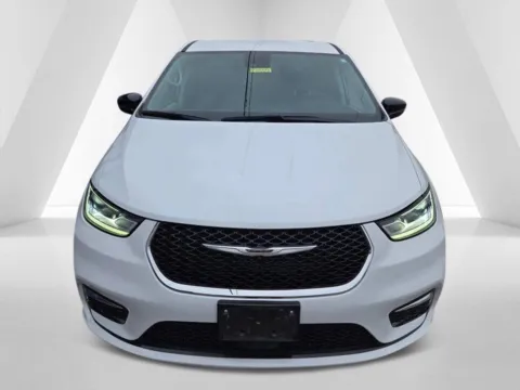 Photos of 2024 Chrysler Pacifica Hybrid Select for sale in Grayson, KY at Pure Country Automotive