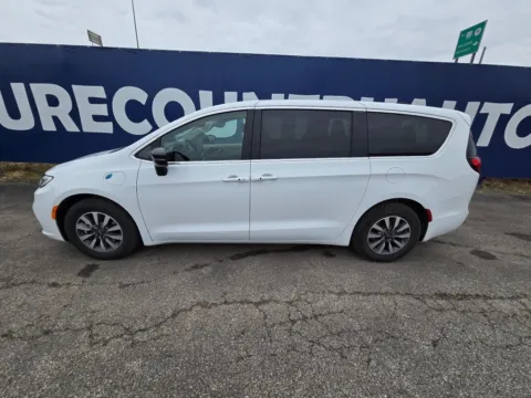 More photos of 2024 Chrysler Pacifica Hybrid Select at Pure Country Automotive, KY