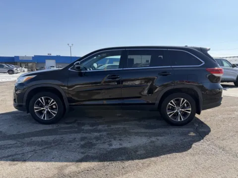 More photos of 2019 Toyota Highlander LE Plus at Pure Country Automotive, KY