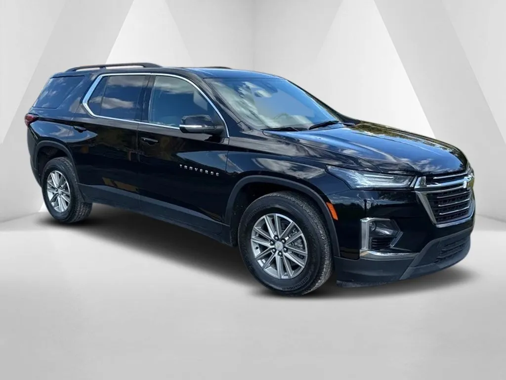 Black 2022 Chevrolet Traverse LT for sale in Grayson, KY