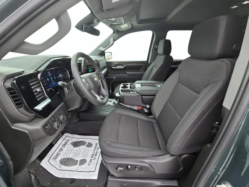 2026 Chevrolet Silverado 1500 LT - Photo 10