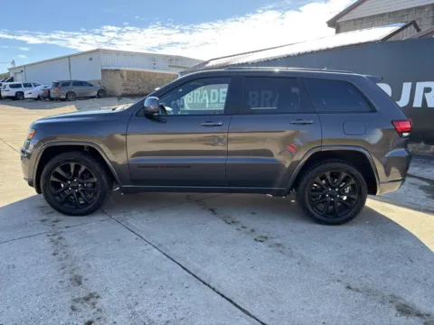 More photos of 2018 Jeep Grand Cherokee Altitude at Pure Country Automotive, KY