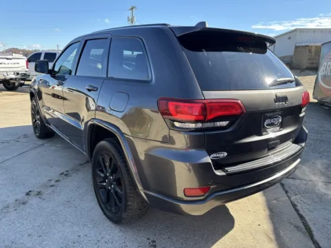 More photos of 2018 Jeep Grand Cherokee Altitude at Pure Country Automotive, KY