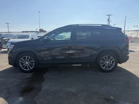 More photos of 2022 GMC Terrain SLT at Pure Country Automotive, KY