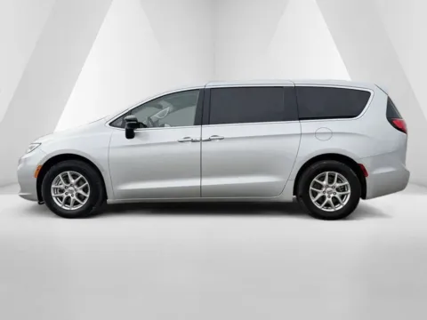More photos of 2024 Chrysler Pacifica Touring L at Pure Country Automotive, KY
