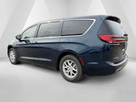 More photos of 2023 Chrysler Pacifica Touring L at Pure Country Automotive, KY
