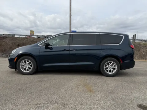 More photos of 2023 Chrysler Pacifica Touring L at Pure Country Automotive, KY