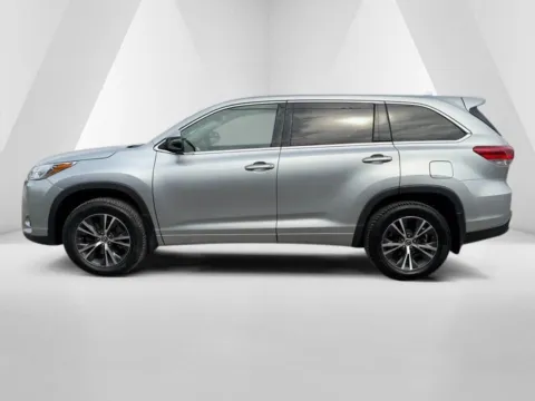 More photos of 2017 Toyota Highlander LE at Pure Country Automotive, KY