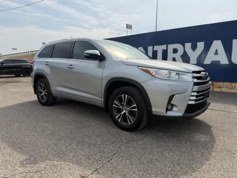 Silver 2017 Toyota Highlander LE Plus for sale in Grayson, KY