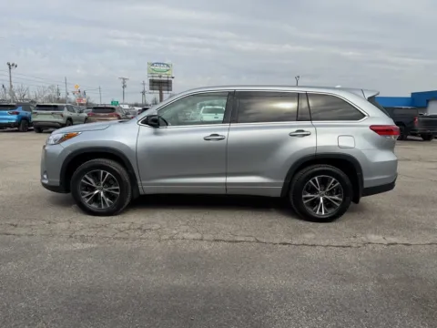 More photos of 2017 Toyota Highlander LE Plus at Pure Country Automotive, KY