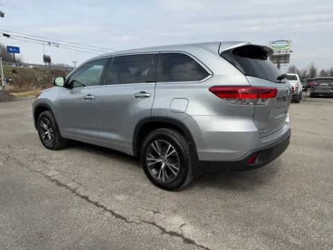 More photos of 2017 Toyota Highlander LE Plus at Pure Country Automotive, KY