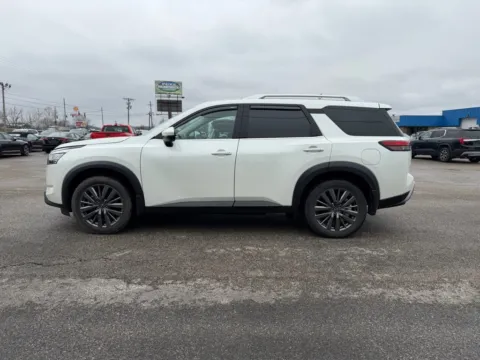 More photos of 2023 Nissan Pathfinder SL at Pure Country Automotive, KY