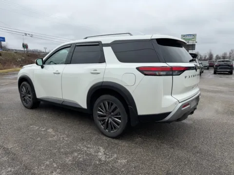 More photos of 2023 Nissan Pathfinder SL at Pure Country Automotive, KY