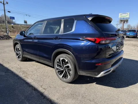 More photos of 2022 Mitsubishi Outlander SE at Pure Country Automotive, KY