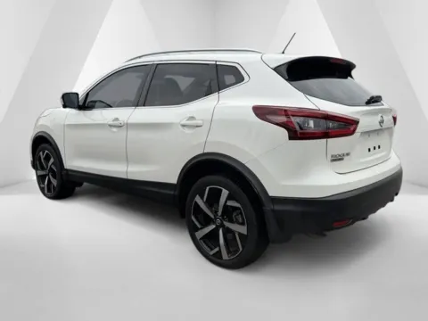 More photos of 2021 Nissan Rogue Sport SL at Pure Country Automotive, KY