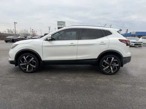 More photos of 2021 Nissan Rogue Sport SL at Pure Country Automotive, KY