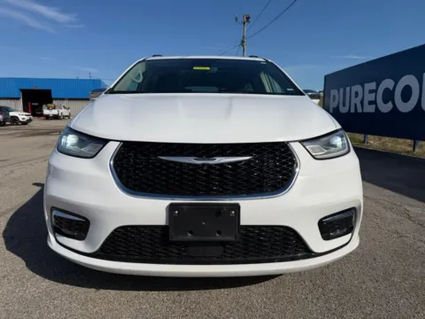 Photos of 2022 Chrysler Pacifica Limited for sale in Grayson, KY at Pure Country Automotive