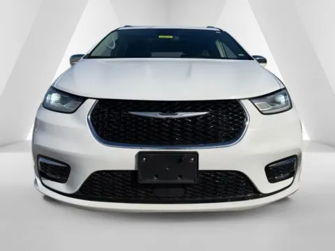 Photos of 2022 Chrysler Pacifica Limited for sale in Grayson, KY at Pure Country Automotive