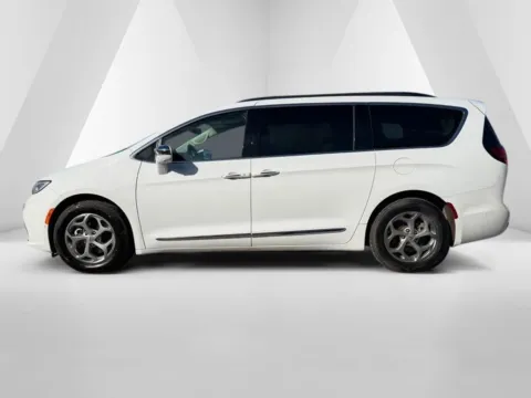 More photos of 2022 Chrysler Pacifica Limited at Pure Country Automotive, KY