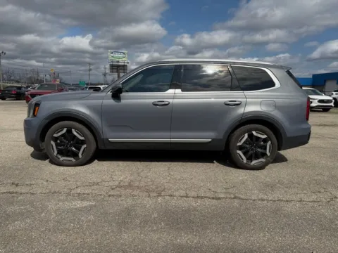 More photos of 2023 Kia Telluride S at Pure Country Automotive, KY