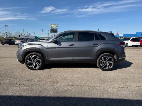 More photos of 2022 Volkswagen Atlas Cross Sport 2.0T SEL at Pure Country Automotive, KY