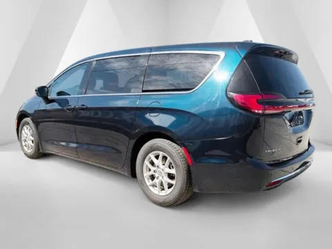 More photos of 2023 Chrysler Pacifica Touring L at Pure Country Automotive, KY