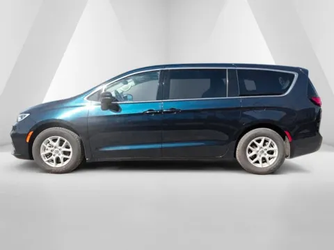 More photos of 2023 Chrysler Pacifica Touring L at Pure Country Automotive, KY