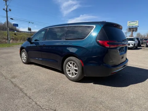 More photos of 2023 Chrysler Pacifica Touring L at Pure Country Automotive, KY