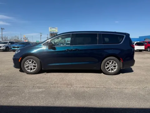 More photos of 2023 Chrysler Pacifica Touring L at Pure Country Automotive, KY