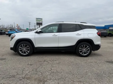 More photos of 2022 GMC Terrain SLT at Pure Country Automotive, KY