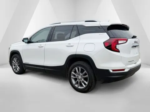More photos of 2022 GMC Terrain SLT at Pure Country Automotive, KY