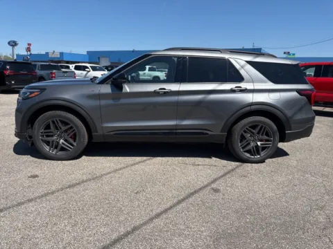 More photos of 2026 Ford Explorer ST-Line at Pure Country Automotive, KY