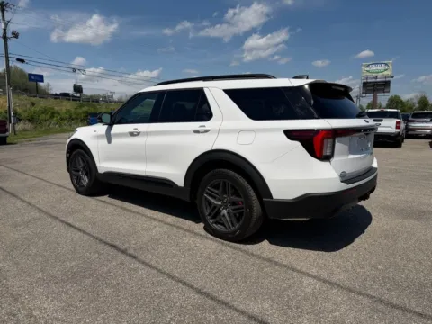 More photos of 2026 Ford Explorer ST-Line at Pure Country Automotive, KY