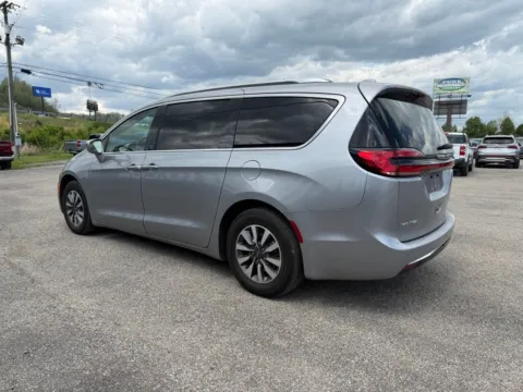 More photos of 2021 Chrysler Pacifica Touring L at Pure Country Automotive, KY
