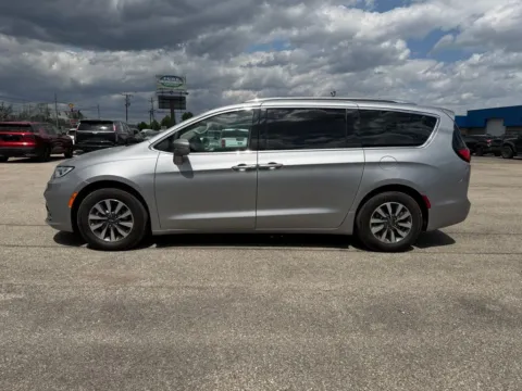 More photos of 2021 Chrysler Pacifica Touring L at Pure Country Automotive, KY