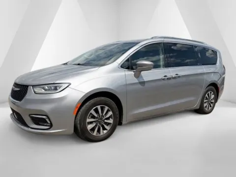Another view of 2021 Chrysler Pacifica Touring L for sale in Grayson, KY at Pure Country Automotive