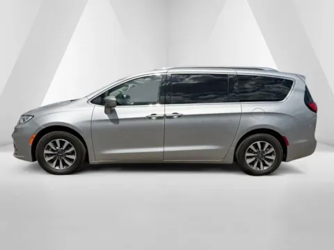 More photos of 2021 Chrysler Pacifica Touring L at Pure Country Automotive, KY