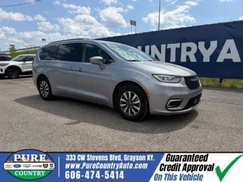 Silver 2021 Chrysler Pacifica Touring L for sale in Grayson, KY